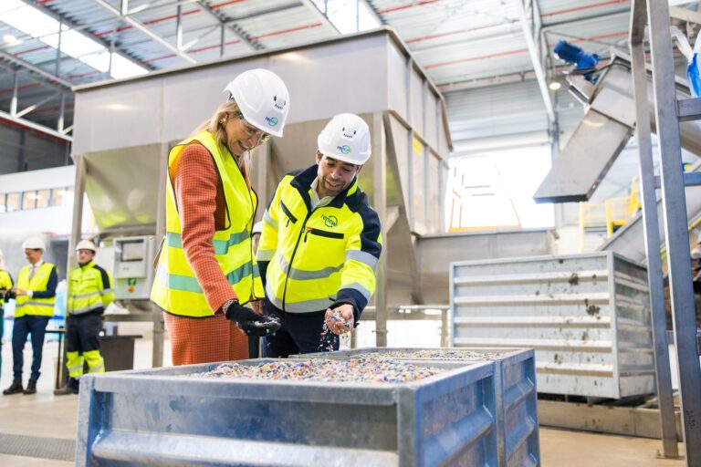 photo-of-maxima-visiting-a-waste-processor